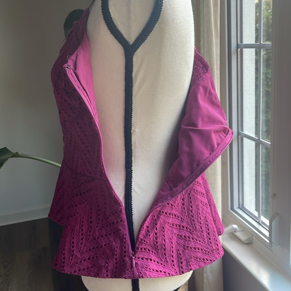 White House Black Market Fuchsia Lace Eyelet Camisole Size 8 - Picture 6 of 12